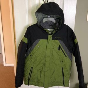COLUMBIA SKI JACKET W/ HOOD 18-20 BOY- Excellent condition